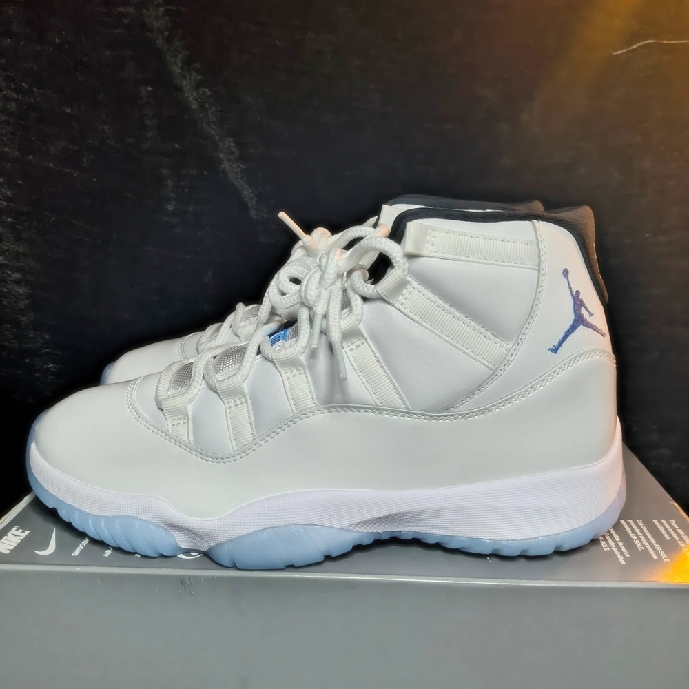 Jordan White and Blue Sneakers Air Jordan 11